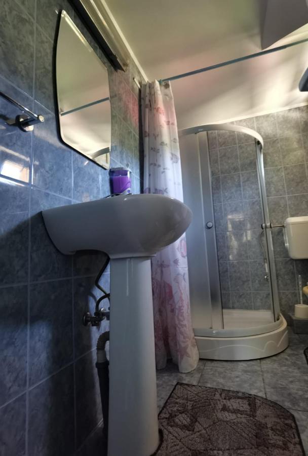 Casa Dobrin Hotel Арефу Екстериор снимка